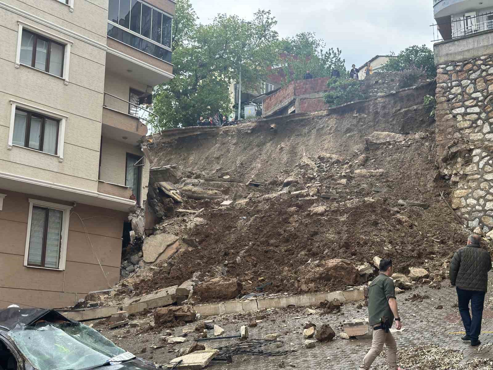 Gemlik’teki heyelanın boyutu havadan görüntülendi