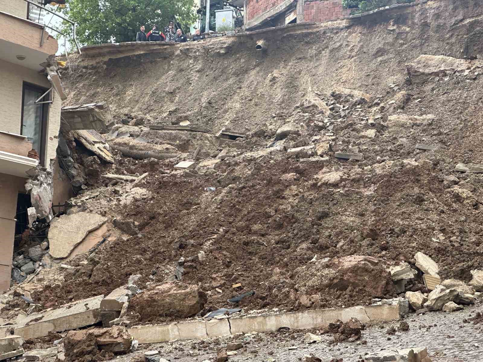 Gemlik’teki heyelanın boyutu havadan görüntülendi