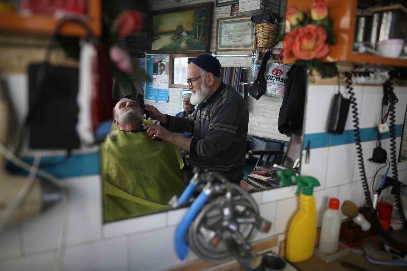 (Özel) 100 yıllık dükkanında bir ömrünü mesleğine adadı