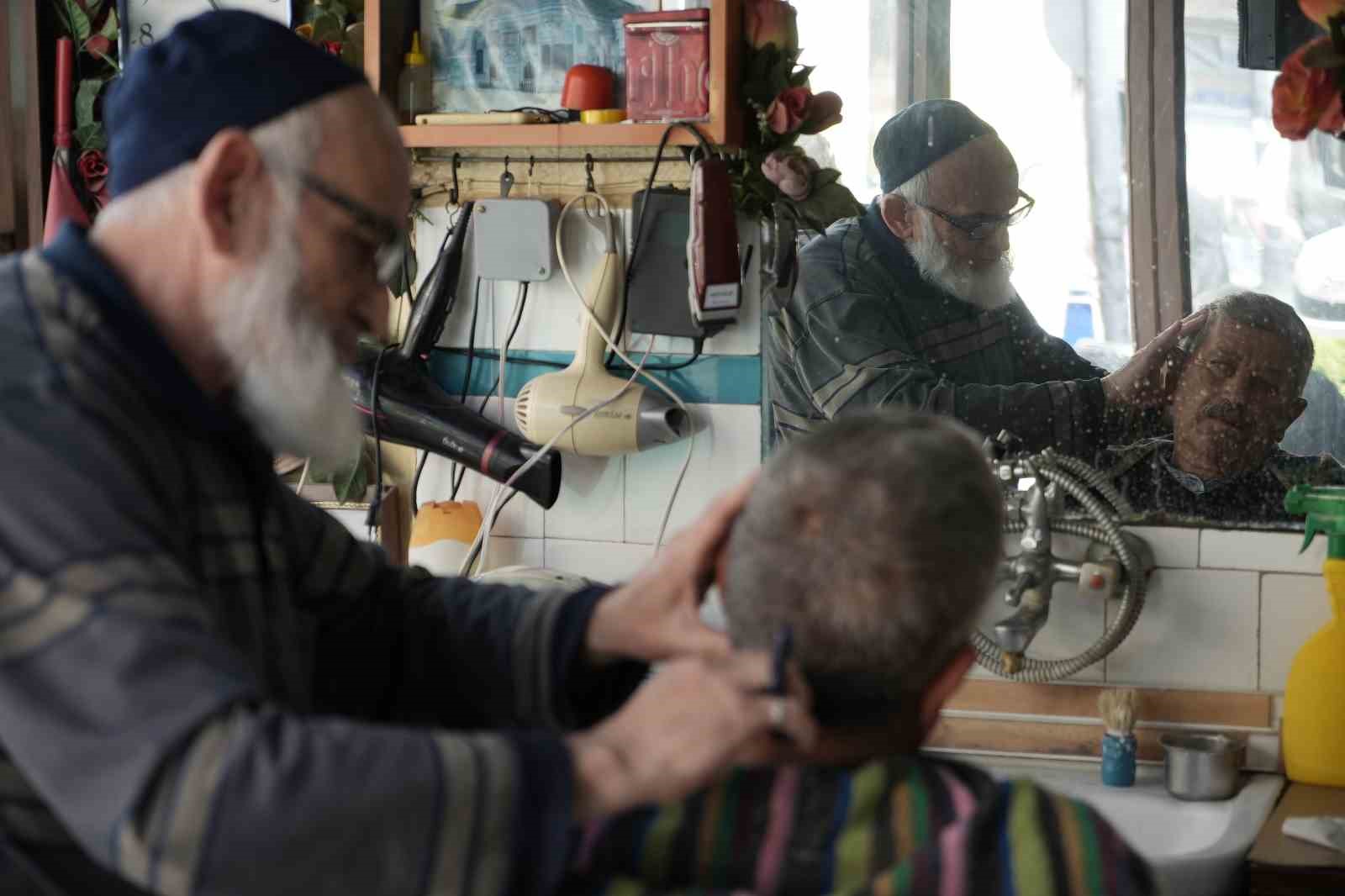 (Özel) 100 yıllık dükkanında bir ömrünü mesleğine adadı