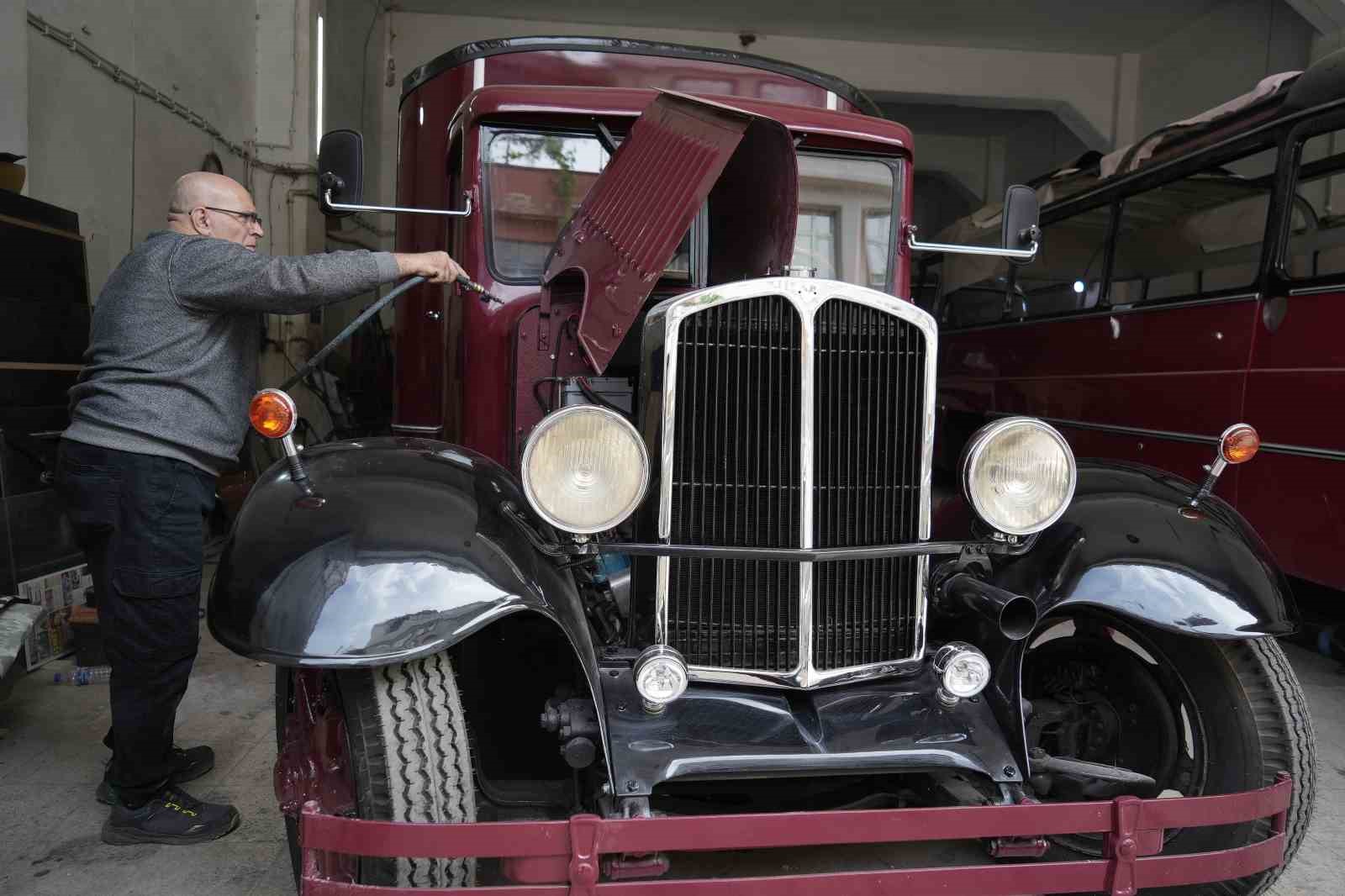 (Özel) Yıllardır hurdadaydı, 1938 model otobüsün son hali göz kamaştırdı