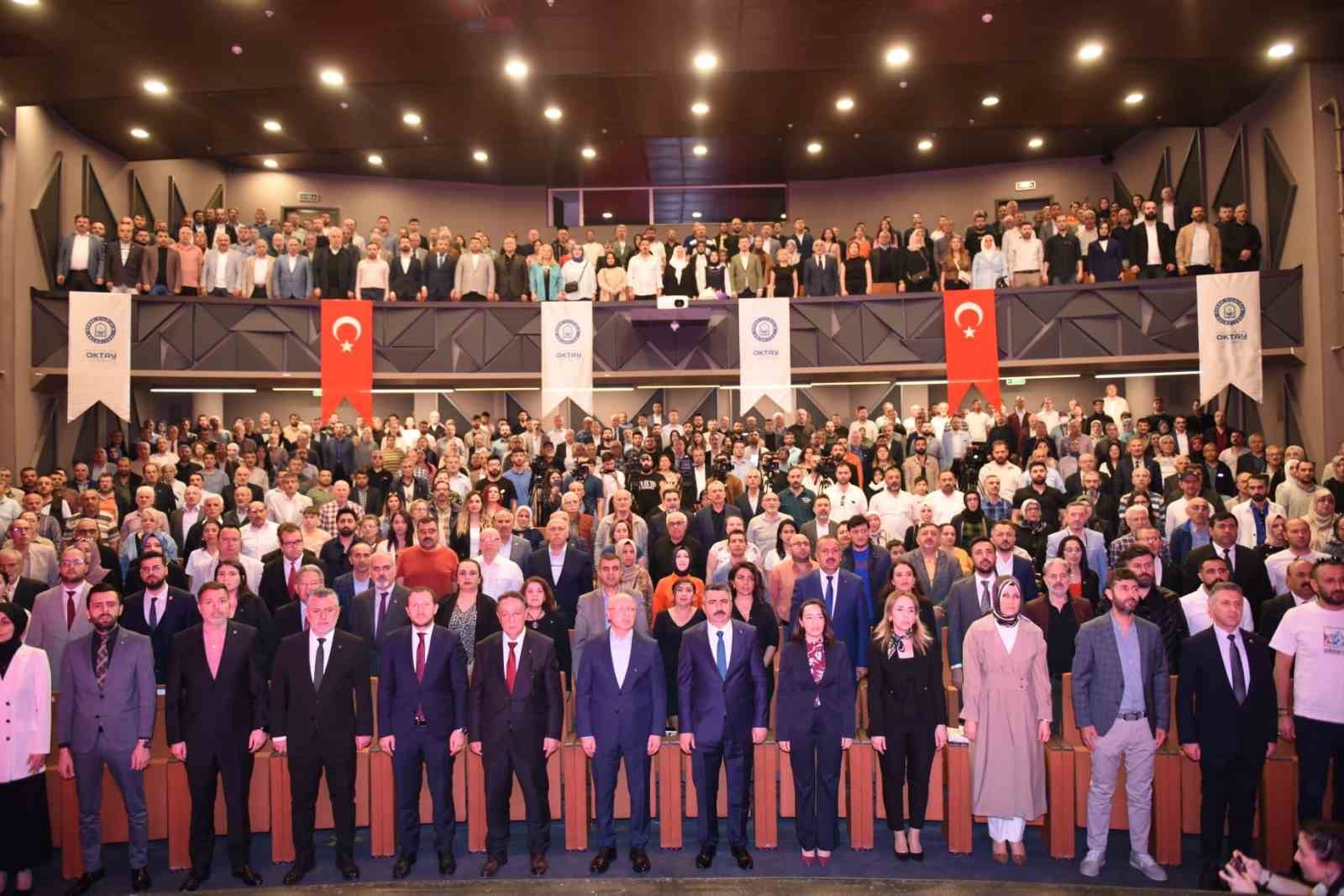 Yıldırım Belediye Başkanı Oktay Yılmaz mazbatasını aldı