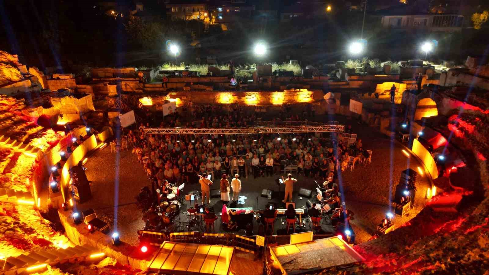 İznik Antik Tiyatrosu’nda Nazım Hikmet gecesi