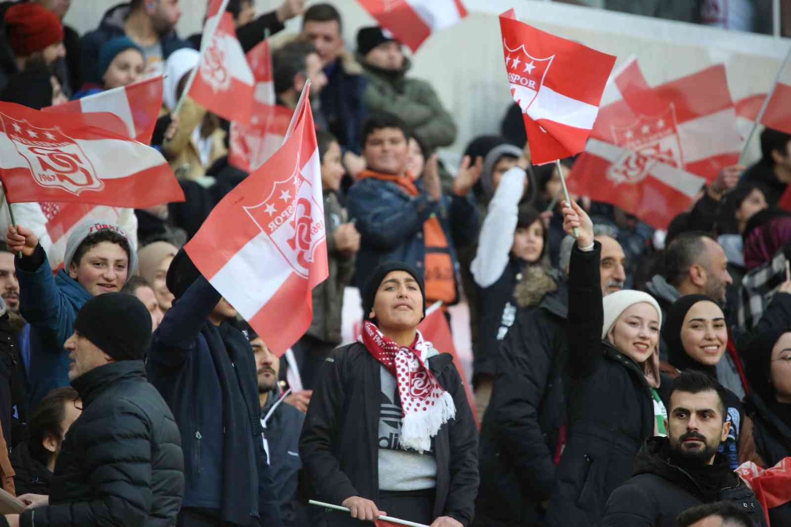 Sivassporlu taraftarlar Galatasaray maçına ilgi gösterdi