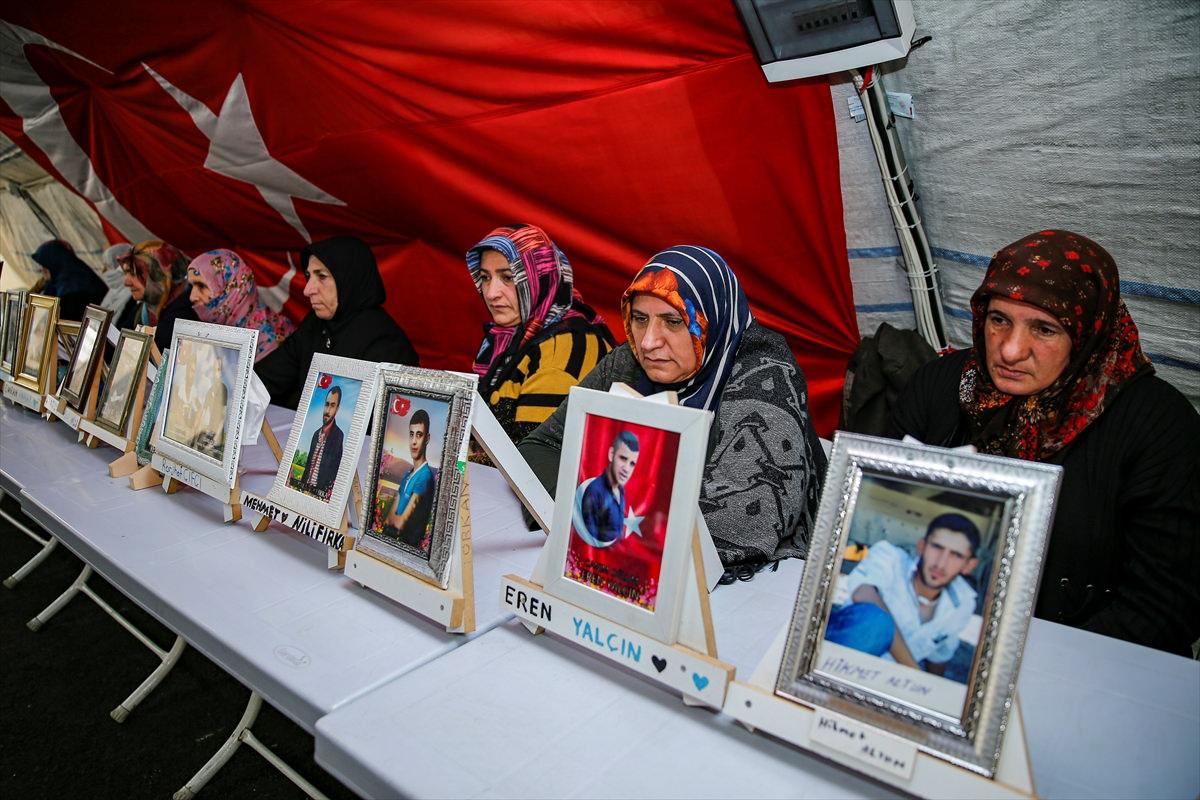 Diyarbakır anneleri yeni yılda evlatlarına kavuşmak istiyor