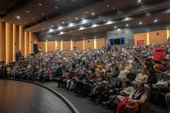 Büyükşehir tiyatrosu, İzmir’e misafir oldu
