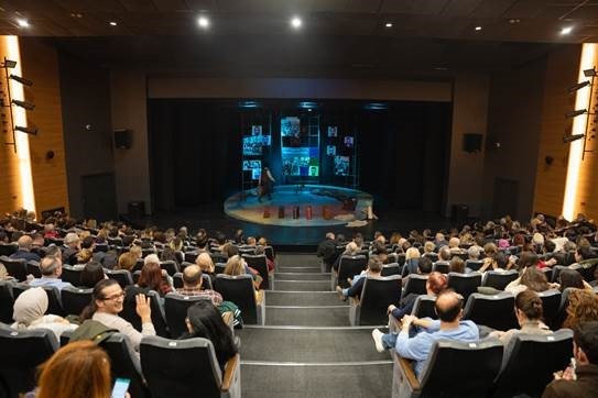 Büyükşehir tiyatrosu, İzmir’e misafir oldu