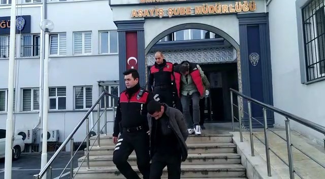 Bursa’da çaldıkları çelik kasayı bebek arabasıyla götürdüler
