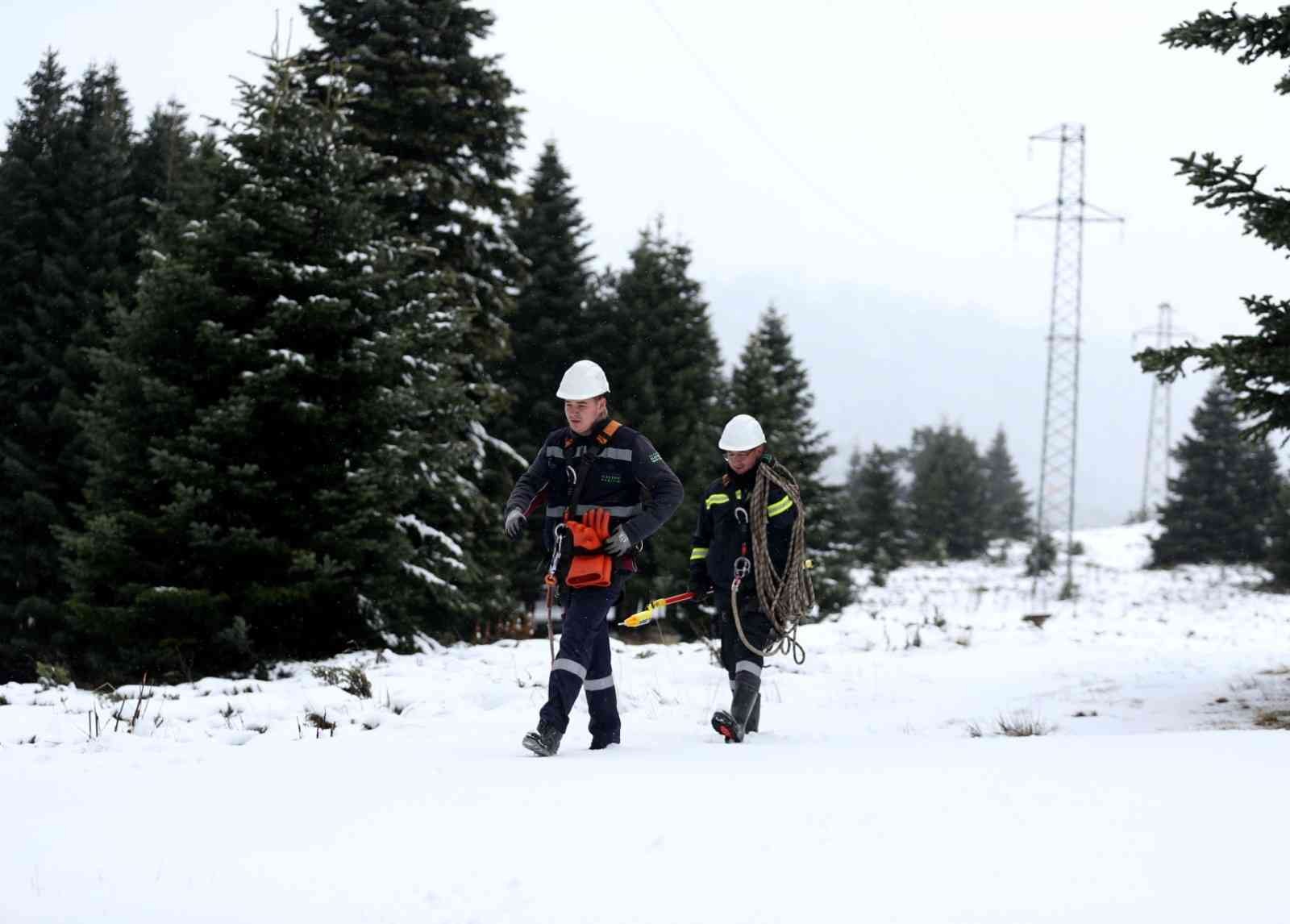 Enerjinin kahramanları Uludağ’da kar mesaisinde