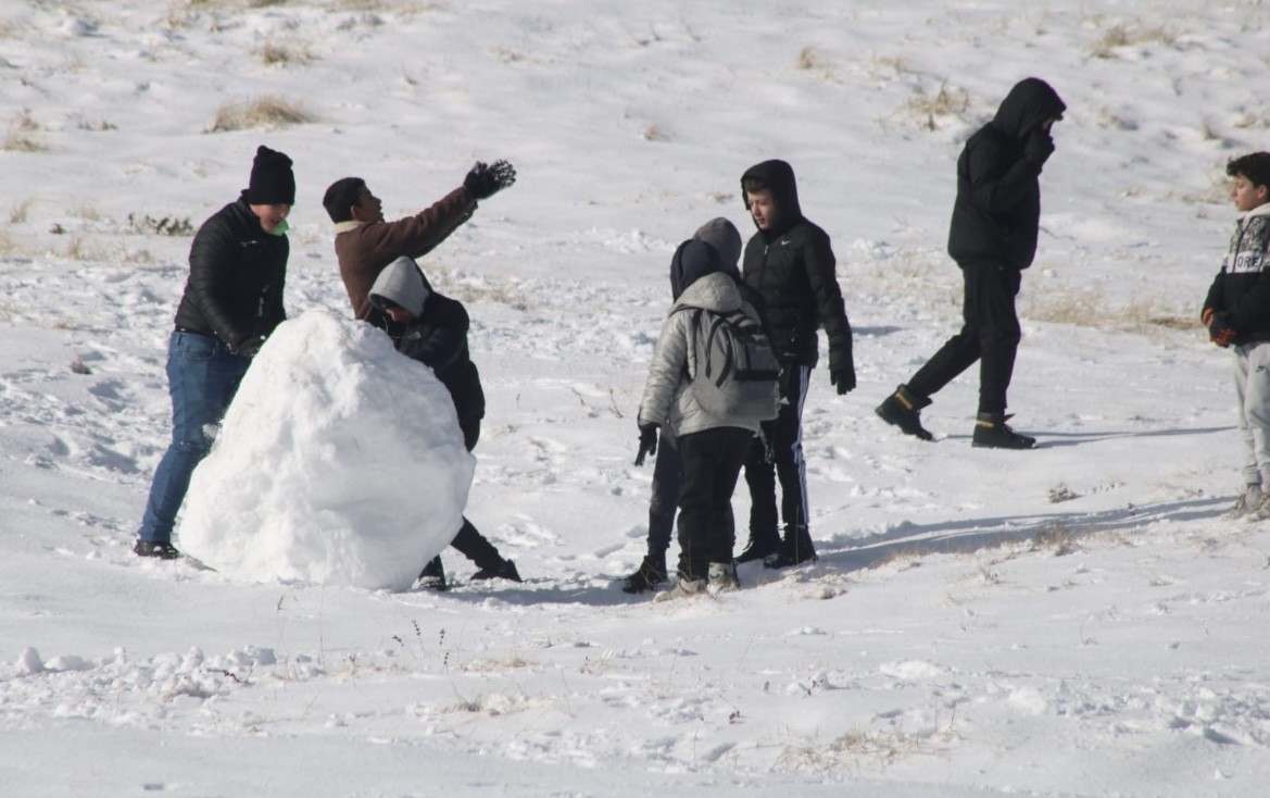 Kar sürprizi yaşanmıştı...Yarı yıl tatiliyle Uludağ’da pistler doldu