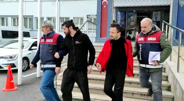 Bursa’da hava soğuk diye hastanede kalan evsiz şahıs, bilgisayarları çaldı