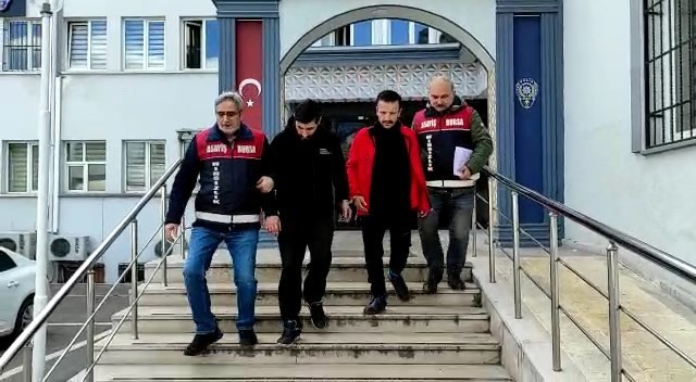 Bursa’da hava soğuk diye hastanede kalan evsiz şahıs, bilgisayarları çaldı