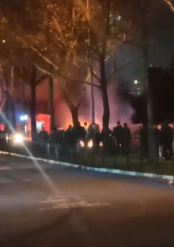 Bursa’da seyir halindeki otomobil alev alev yandı