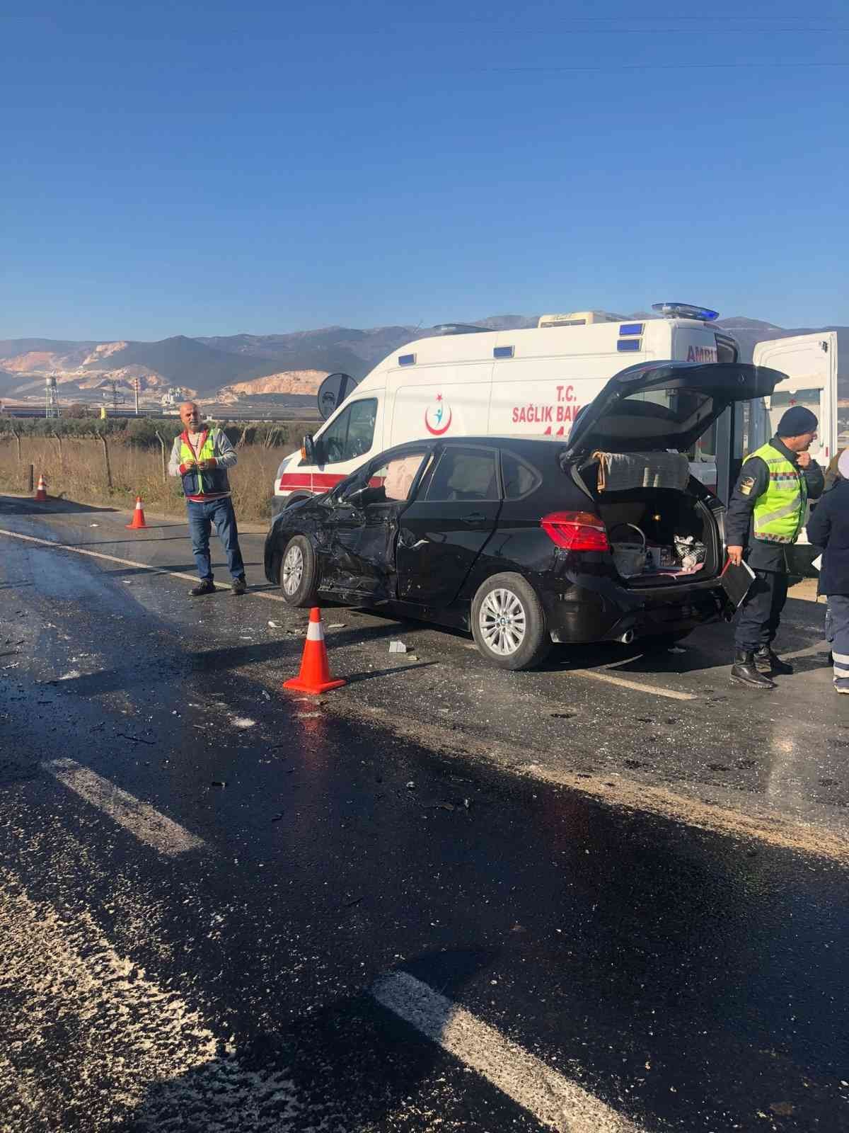 Bursa’da minibüs otomobille çarpıştı: 7 yaralı
