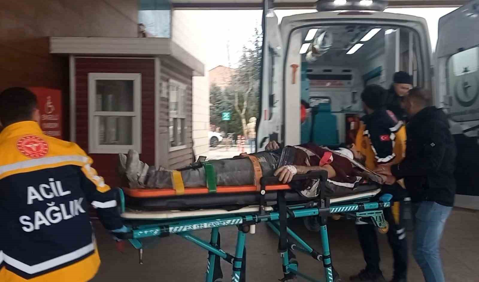 Bursa’da inanılmaz olay...3.kattan ağabeyinin üzerine düştü: 2 yaralı