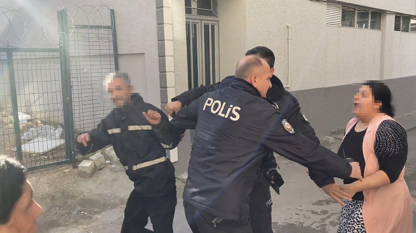 Bursa’da kendi evini yakan kişiye komşuları böyle saldırdı