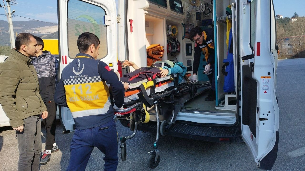 Bursa’da feci kaza: 2’si çocuk 3 yaralı