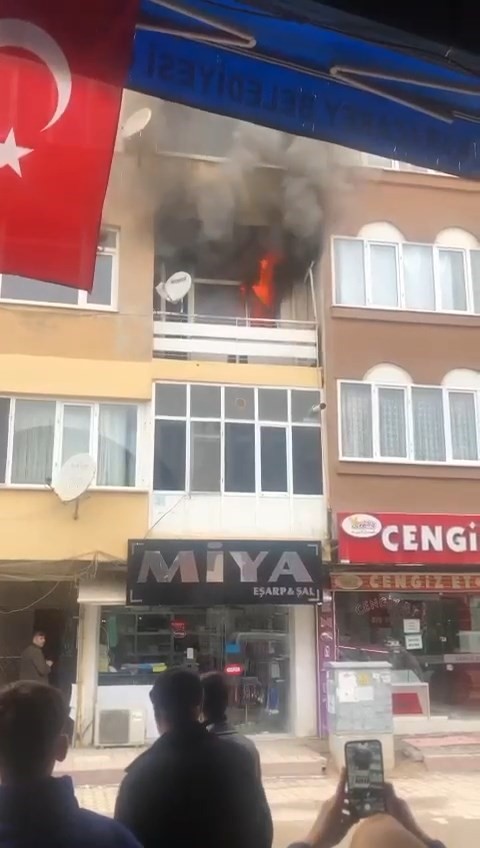 Bursa’da 2 farklı dairede yangın paniği
