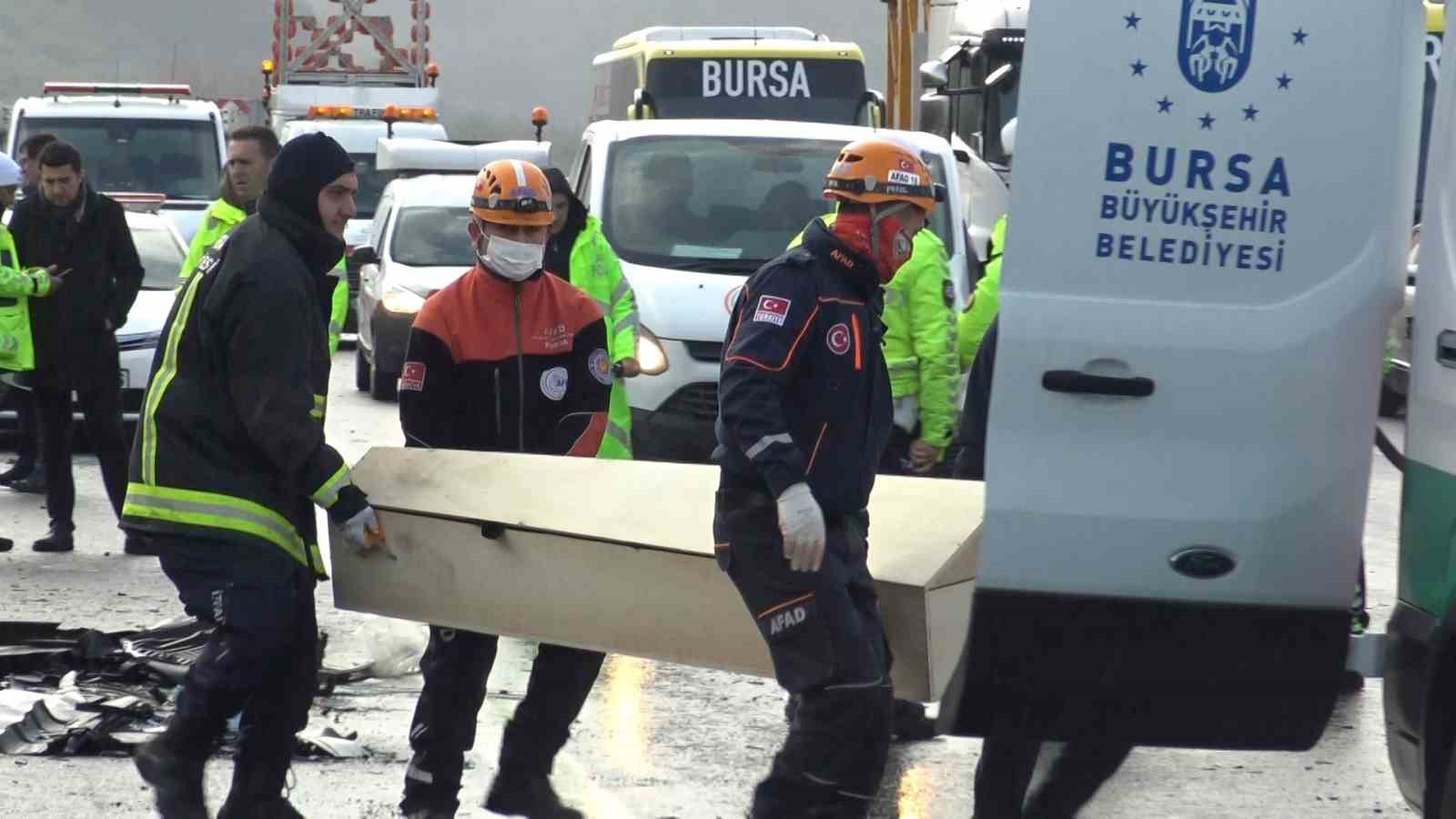 Bursa’da otoyolda facia: 4 ölü, 7 yaralı