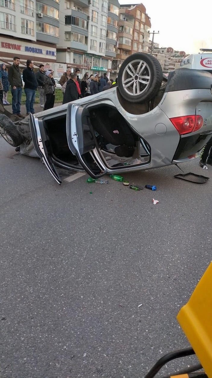 Aracıyla takla atan kadın sürücü yaralandı