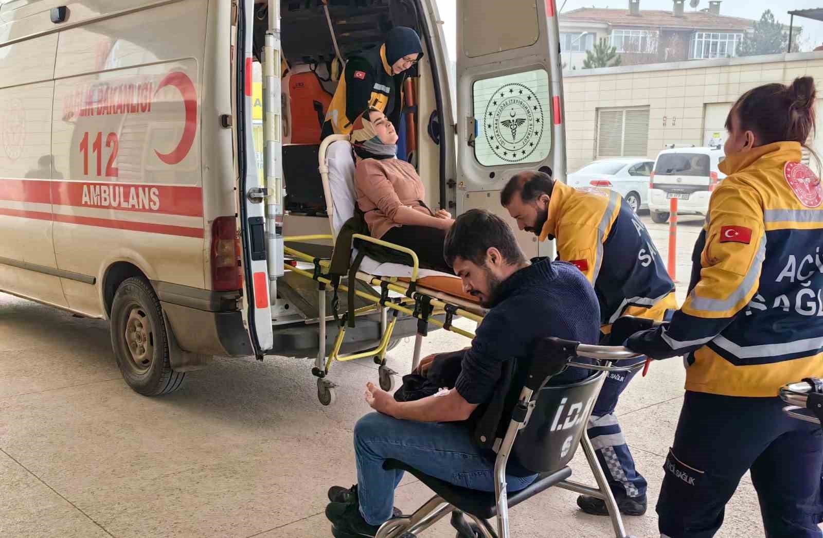 Bursa’da otomobillerin kazası kamerada; 3 yaralı
