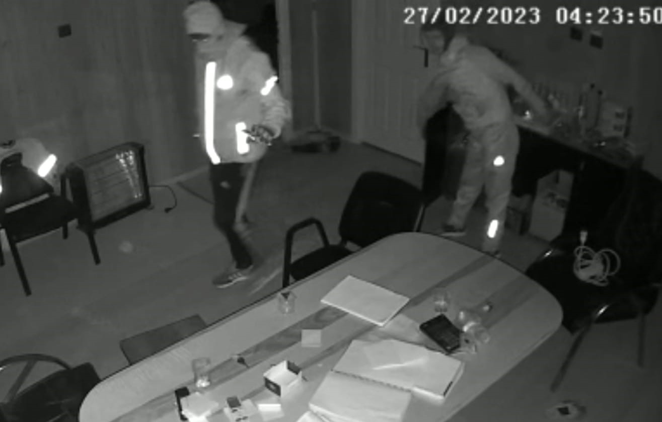 Bursa’da makine hırsızları kameraya yakalandı