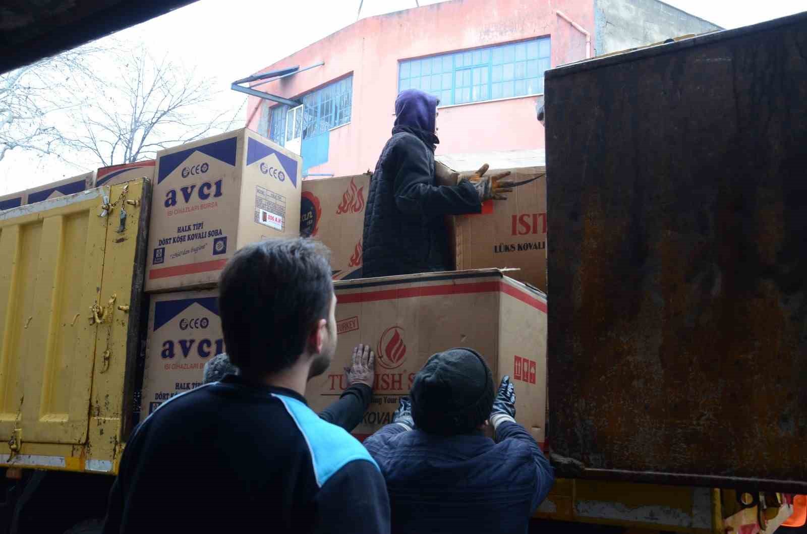 Bursa’dan depremzedelere 600 adet soba yardımı