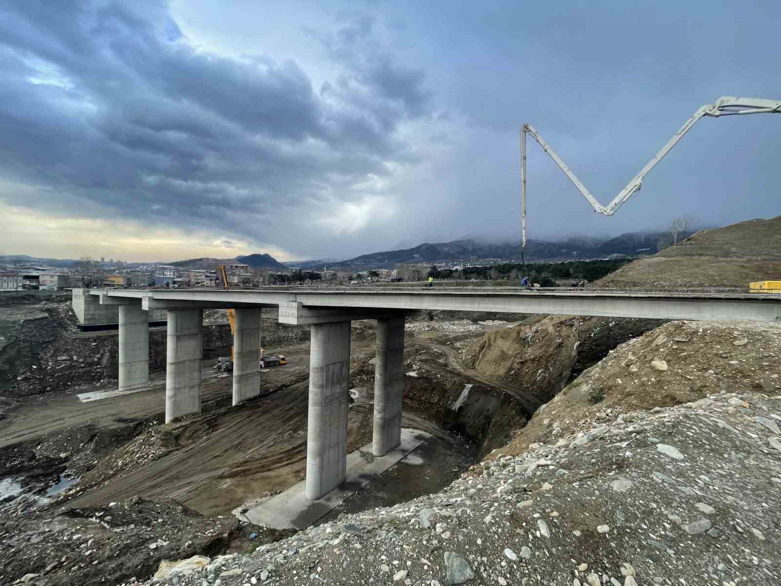 Bursa’da Balıklıdere Köprüsü inşaatı hızla sürüyor