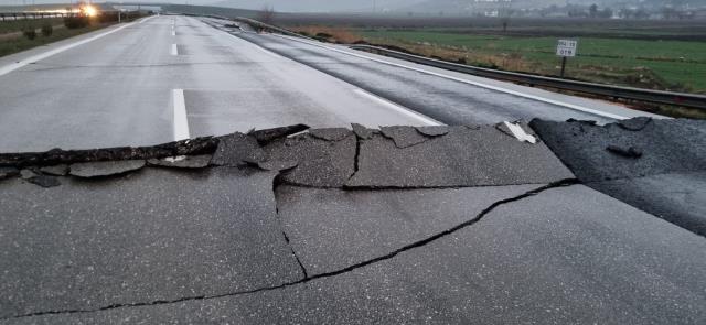 TAG Otoyolu'nun Osmaniye-Gaziantep arası deprem nedeniyle ulaşıma kapatıldı