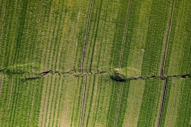 Kahramanmaraş'ta kilometrelerce uzanan fay hattı havadan görüntülendi
