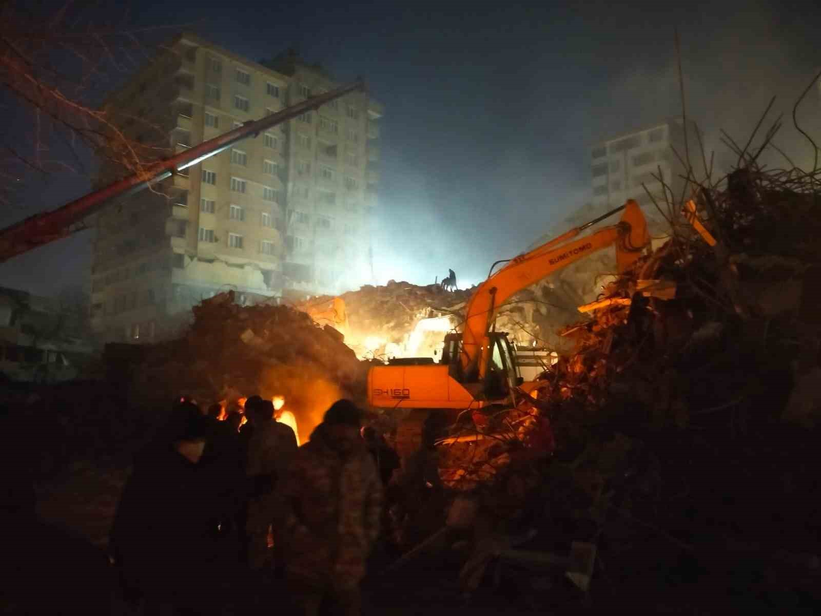 Deprem bölgesinden Bursa’ya dönen ekipten çarpıcı fotoğraflar