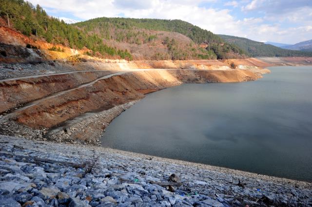 Bursa'da Doğancı Barajı, 40 yıldan bu yana en düşük seviyede! Tasarruf için uyarı mesajları atılıyor