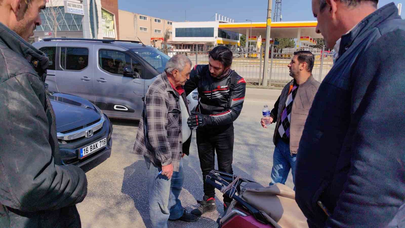 Bursa’da bisikletten düşen alkollü sürücü polise zor anlar yaşattı