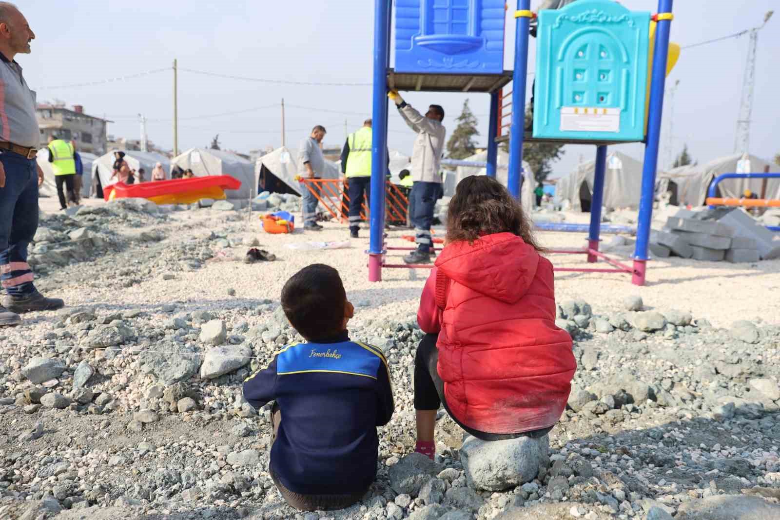 Bursa’da Büyükşehir’den depremzede çocuklara oyun parkı