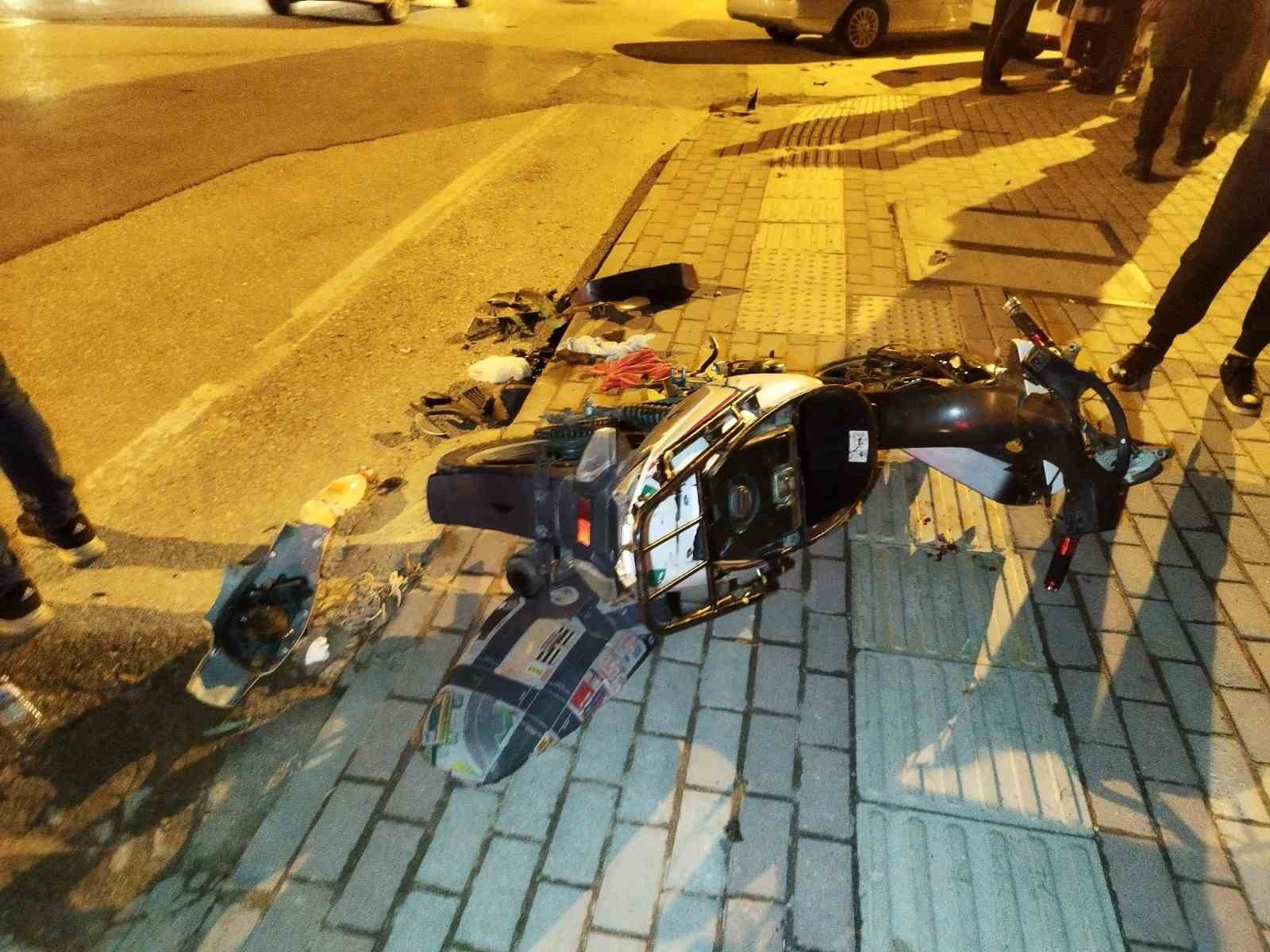 Motosikletli iki çocuk kazada ölümden döndü