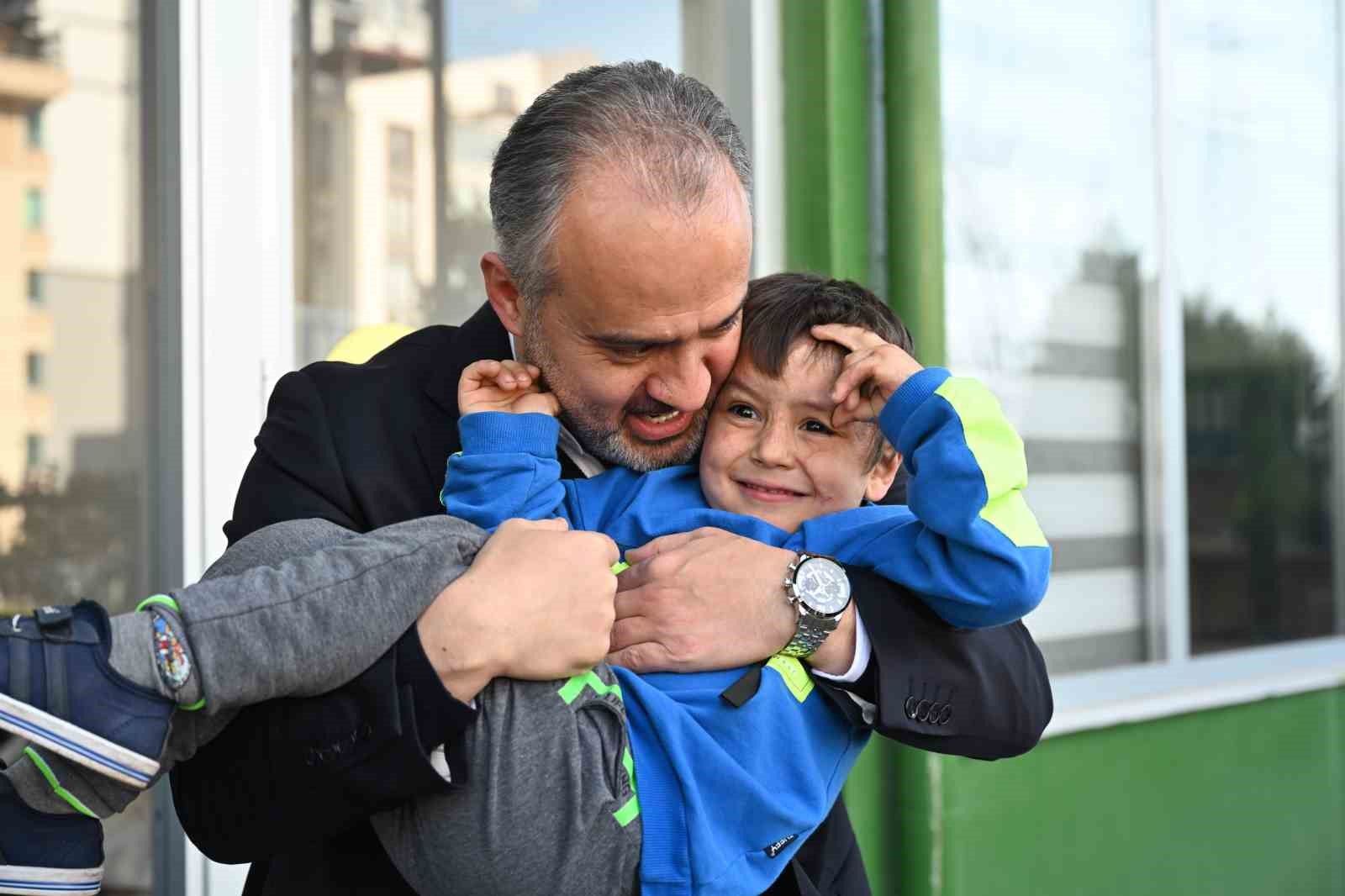 Başkan Aktaş, Bursa’da depremzedeleri ziyaret etti