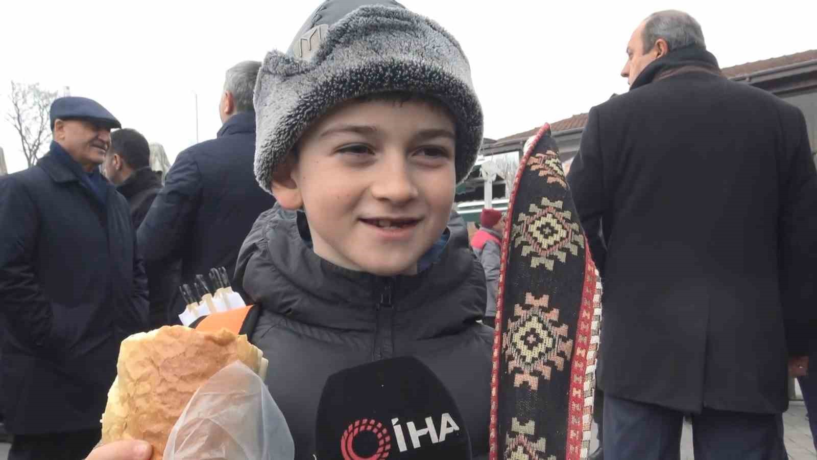 Bursa’da 5 bin kişiye hamsi ekmek ücretsiz dağıtıldı