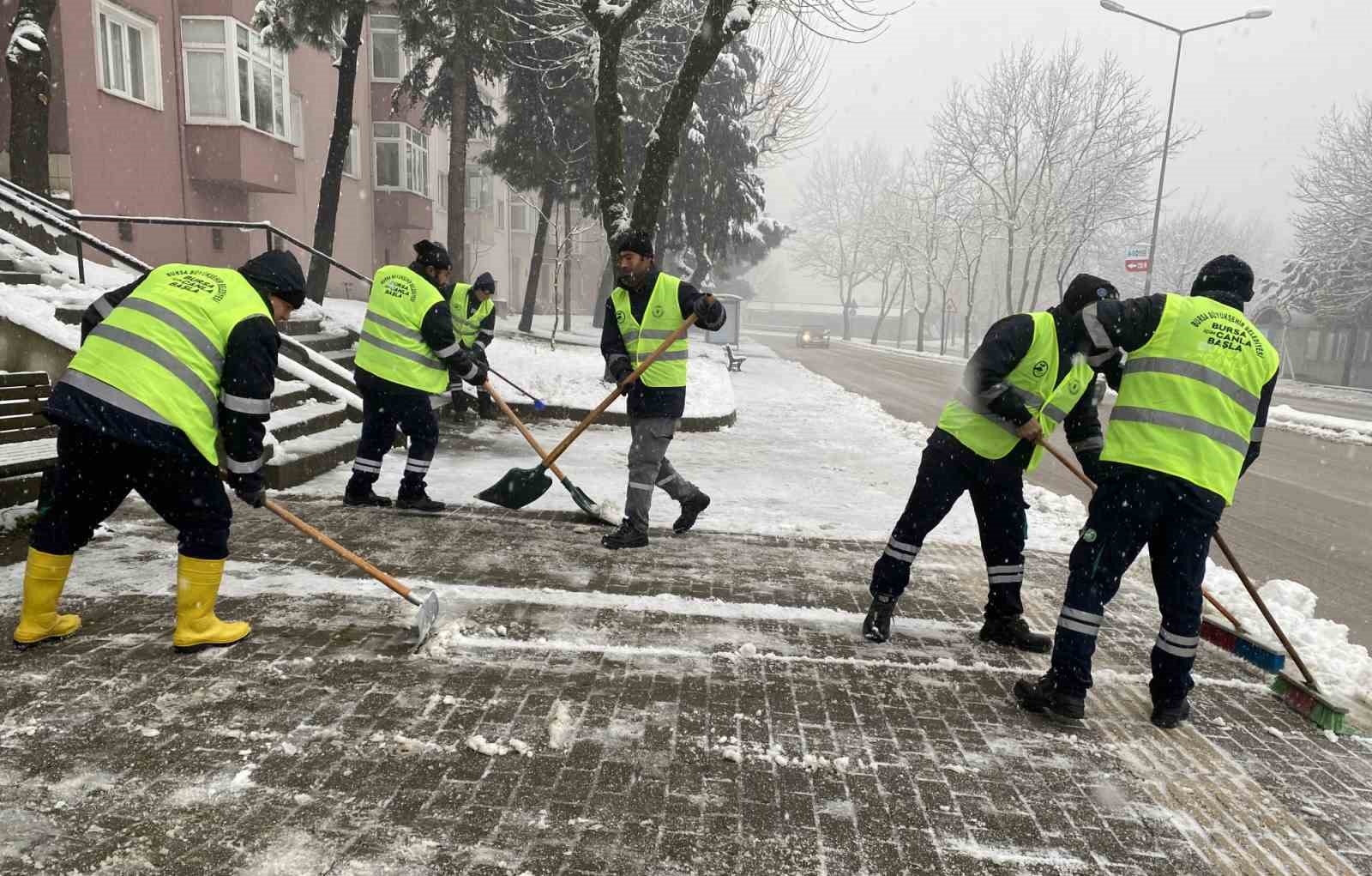 Bursa Büyükşehir’in kar ekipleri sahada