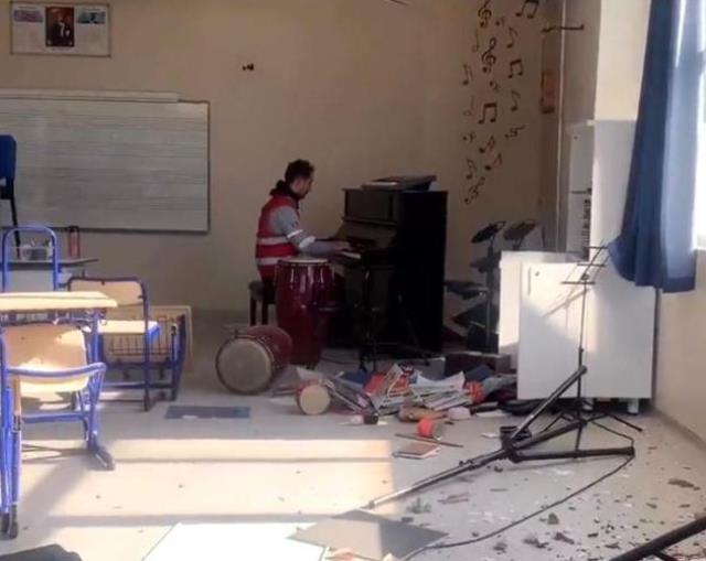 Hatay'da yıkılan binaların arasında çekilen görüntü 'Piyanist' filmini akıllara getirdi