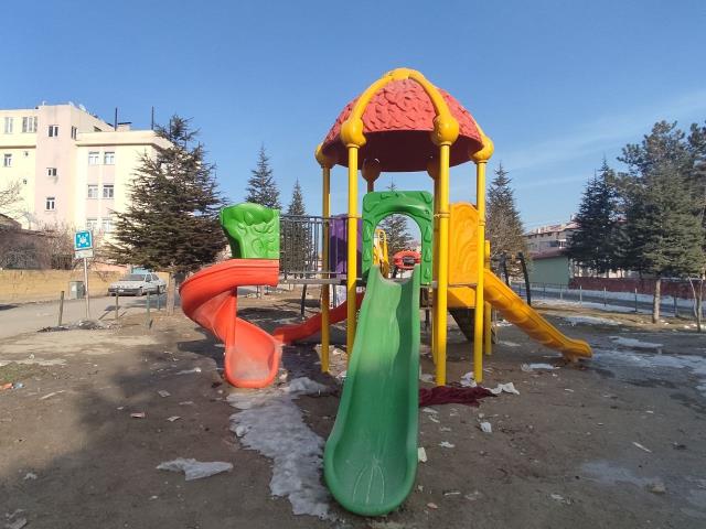2'inci büyük depremin merkez üssü Elbistan'da parklar çocuksuz kaldı