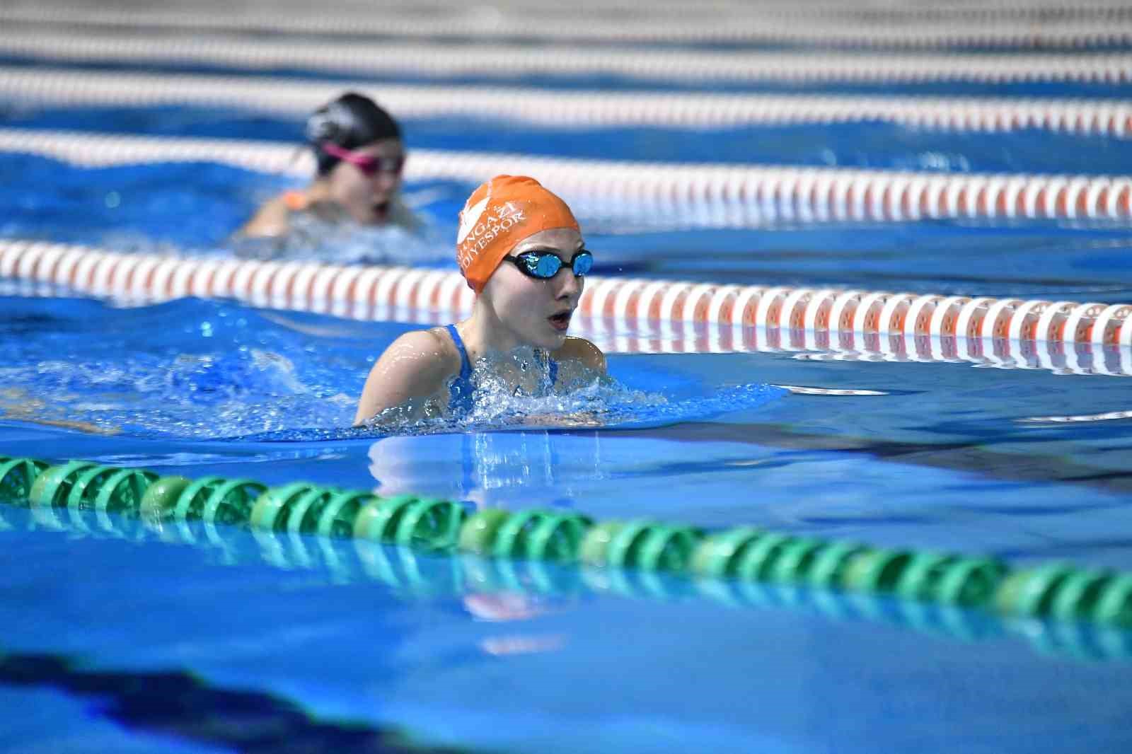 Genç kulaçlar yüzme sporunun geleceğine ışık saçtı