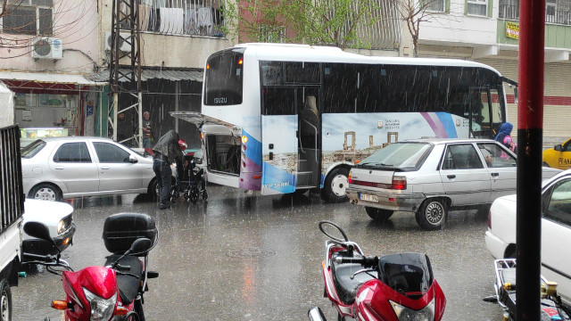 Şanlıurfa'da sağanak yağış hayatı felç etti, okullar 1 gün tatil edildi
