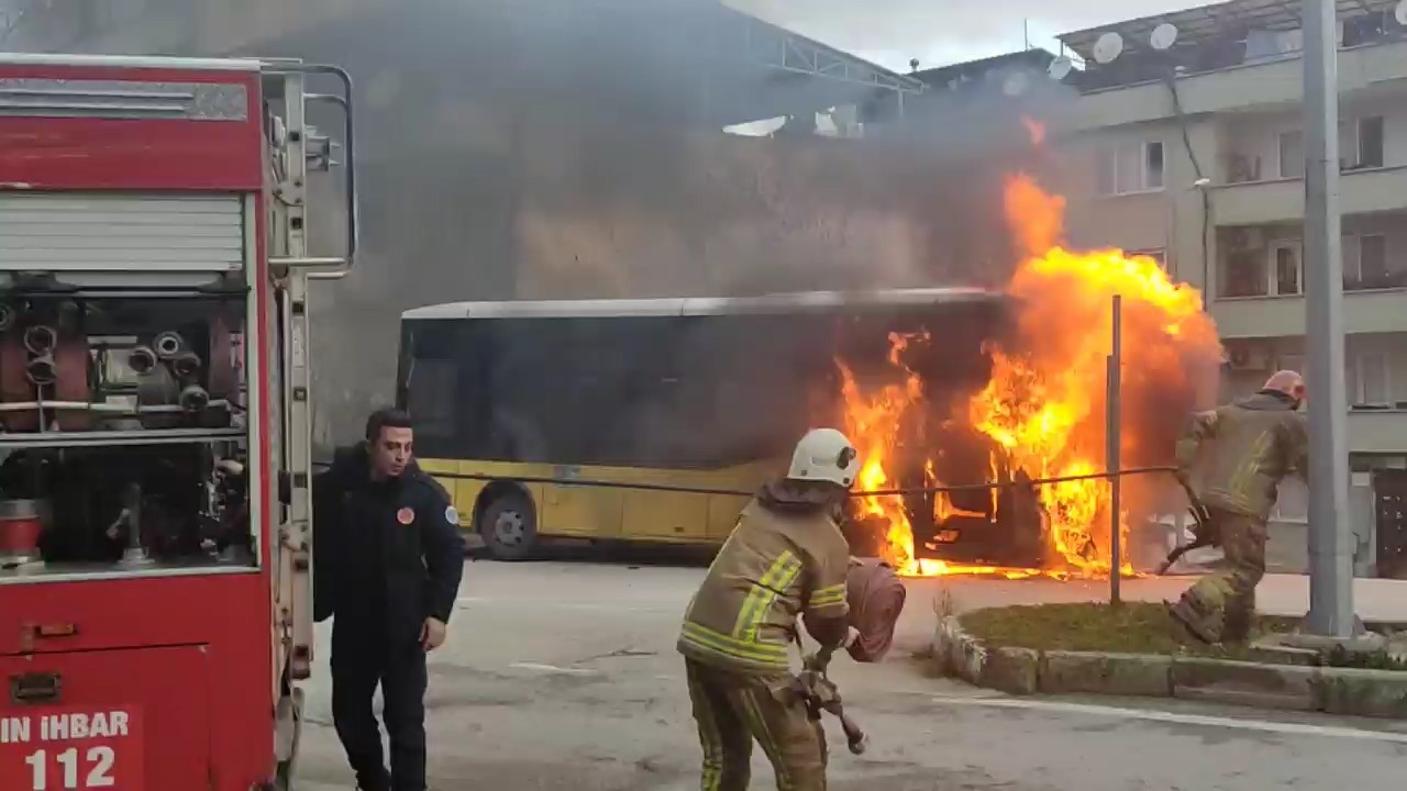 Bursa’da seyir halindeki halk otobüsü alev alev böyle yandı