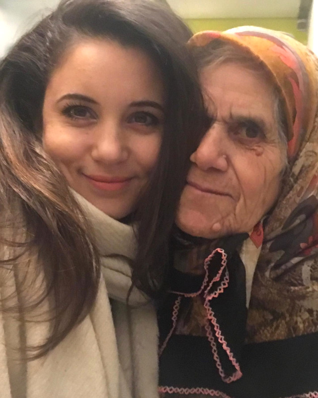 Şarkıcı Karsu Dönmez'in enkazdan sağ çıkarılan büyükannesi hayatını kaybetti