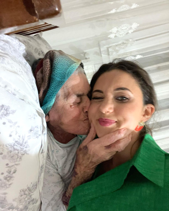 Şarkıcı Karsu Dönmez'in enkazdan sağ çıkarılan büyükannesi hayatını kaybetti