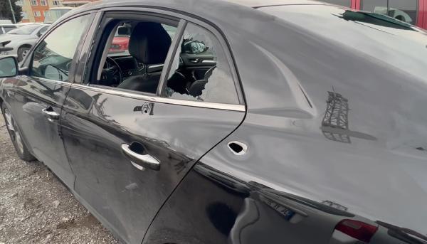 İstanbul'da otomobilde oturanlara silahlı saldırı: 1 ölü, 1 yaralı