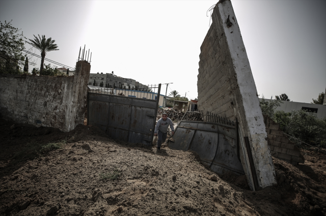 İsrail'in saldırısı sonrası Gazze'de son durum! Evler hasar gördü, arazilerde dev çukurlar oluştu