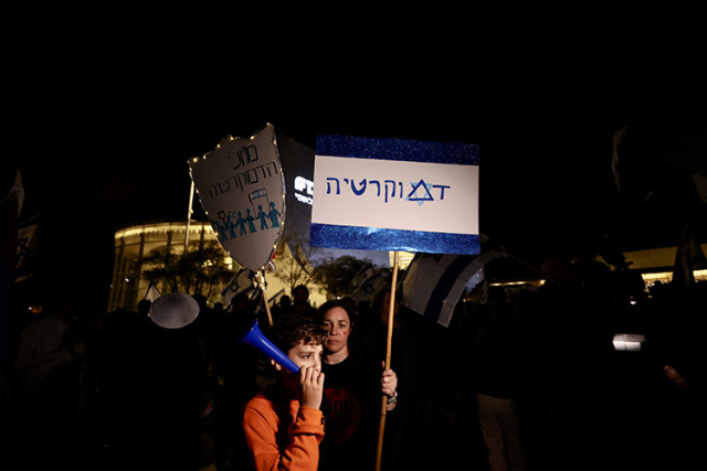İsrail'de sular durulmuyor! Netanyahu'nun son açıklaması, halkı yeniden sokaklara döktü