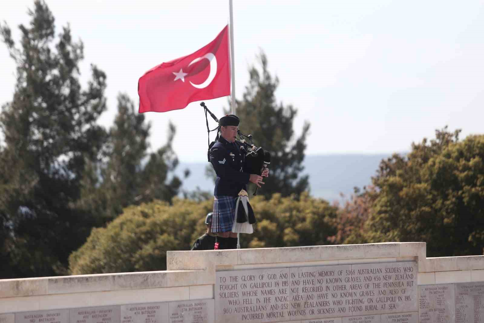 Savaşta hayatını kaybedenler Yalnız Çam Anıtı’nda anıldı