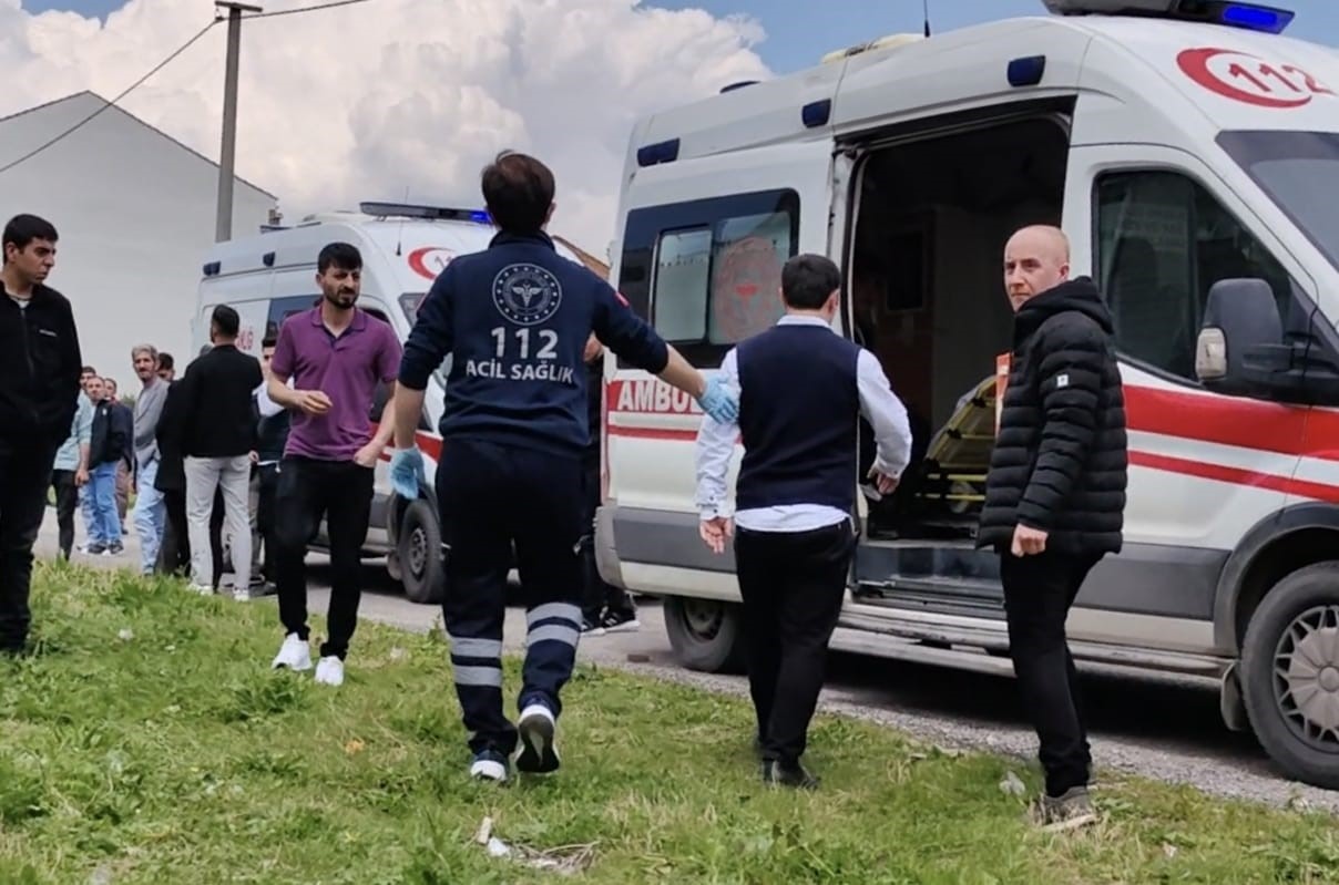 Bursa’da bayramlaşmada gençler birbirine girdi: 10 yaralı